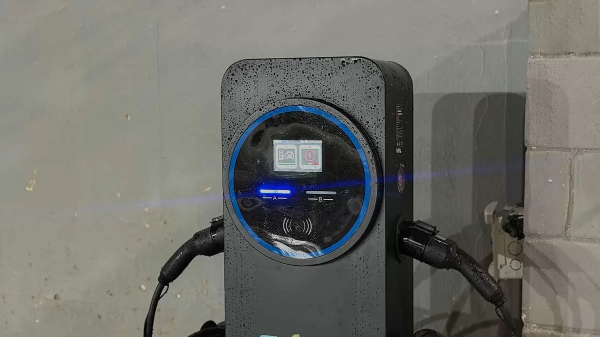 Academia WeekFit 24 horas instala primeiro ponto de recarga elétrica em Pouso Alegre