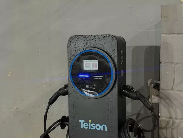 WeekFit 24 horas instala primeiro ponto de recarga elétrica em Pouso Alegre