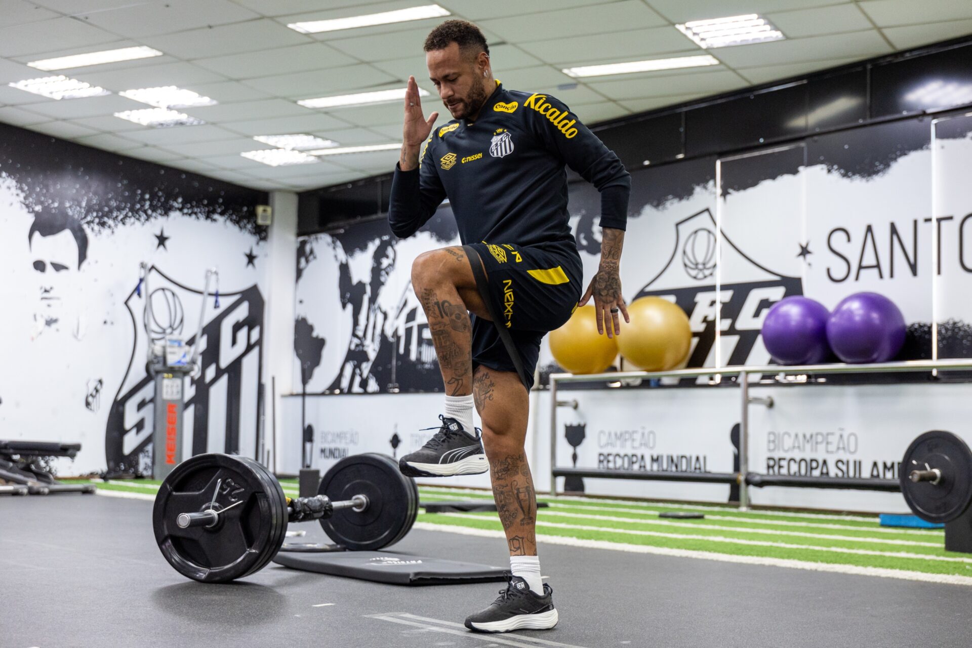 recuperação de lesões no sofridas em 2025, Neymar Jr. tem compartilhado em suas redes sociais vídeos e fotos